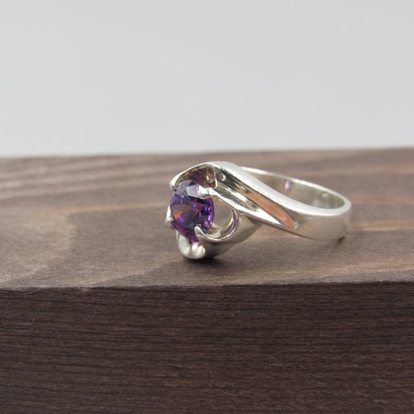 Size 6 Sterling Unique Purple CZ Diamond Band Ring - Picture 2 of 8